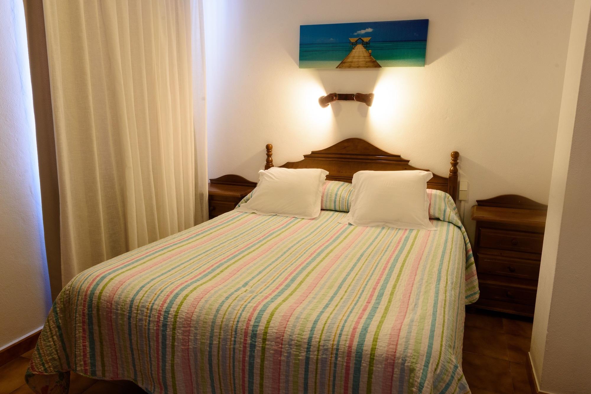 Hostal La Isla Mahon  Exterior photo