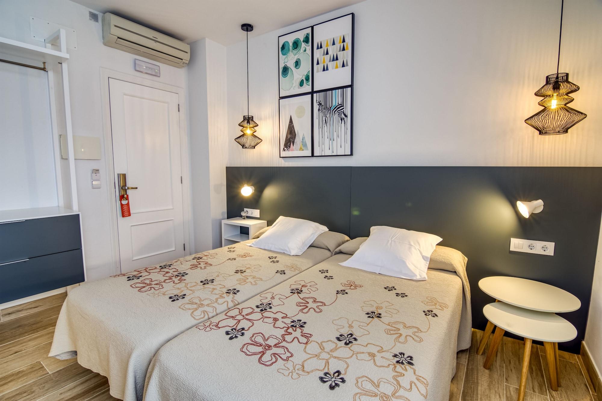Hostal La Isla Mahon  Exterior photo
