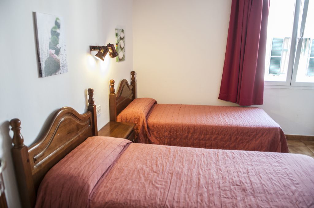 Hostal La Isla Mahon  Exterior photo