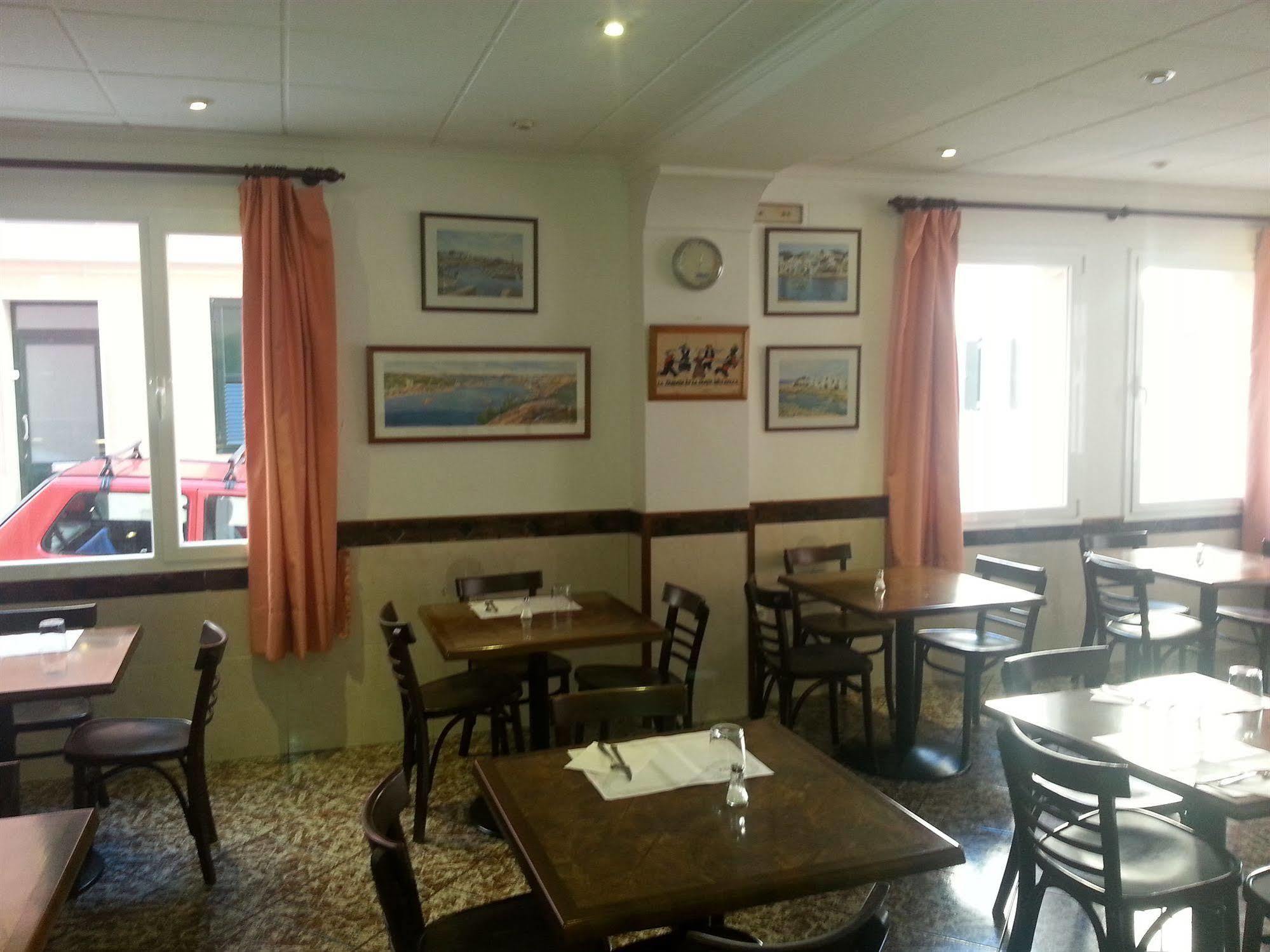 Hostal La Isla Mahon  Exterior photo