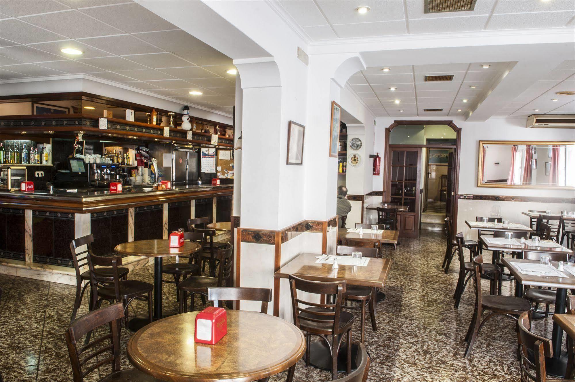 Hostal La Isla Mahon  Exterior photo