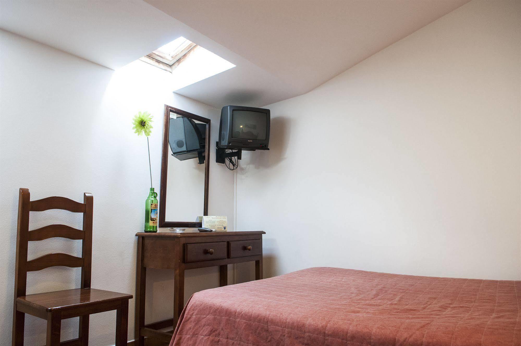 Hostal La Isla Mahon  Exterior photo