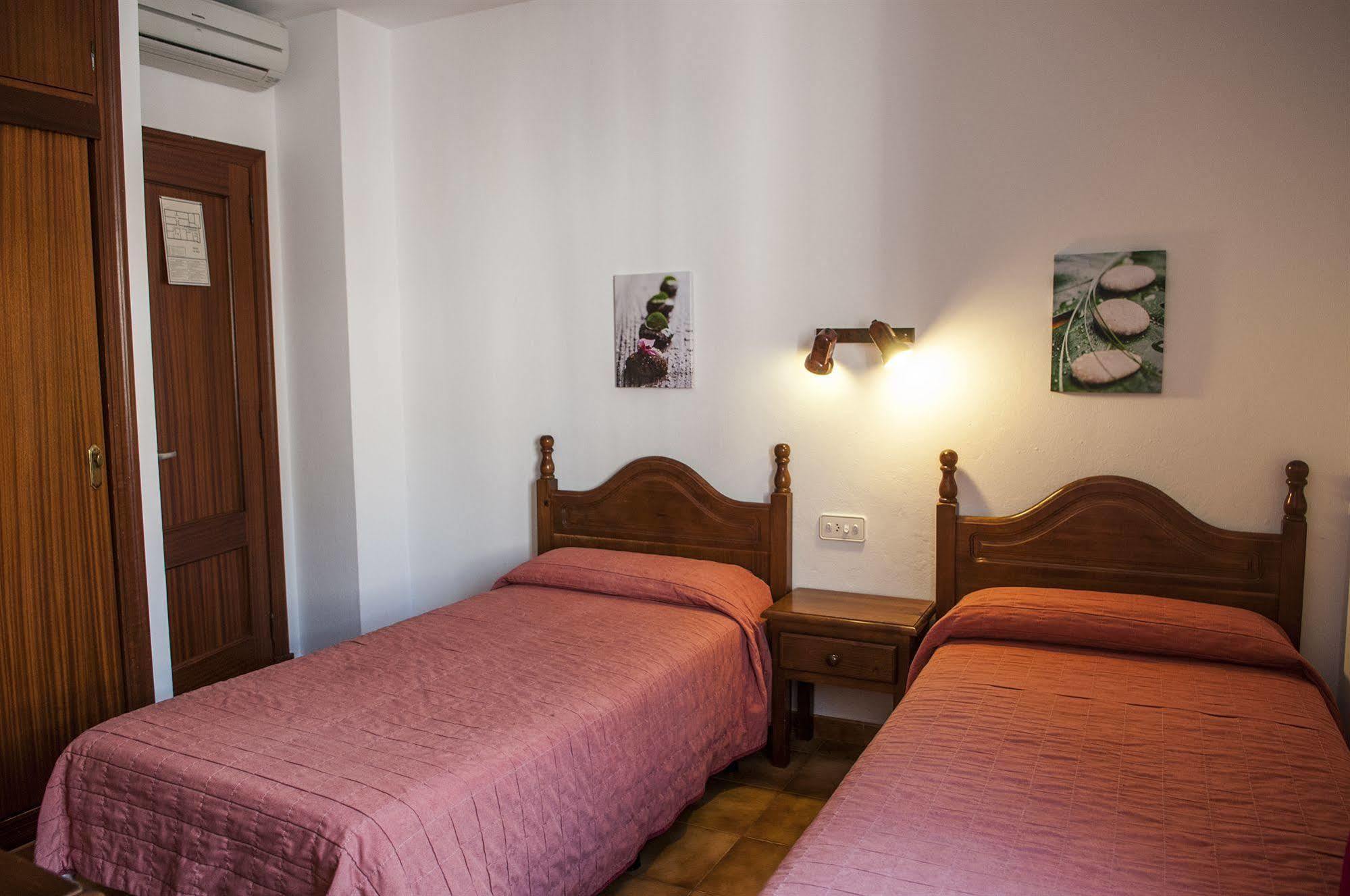 Hostal La Isla Mahon  Exterior photo
